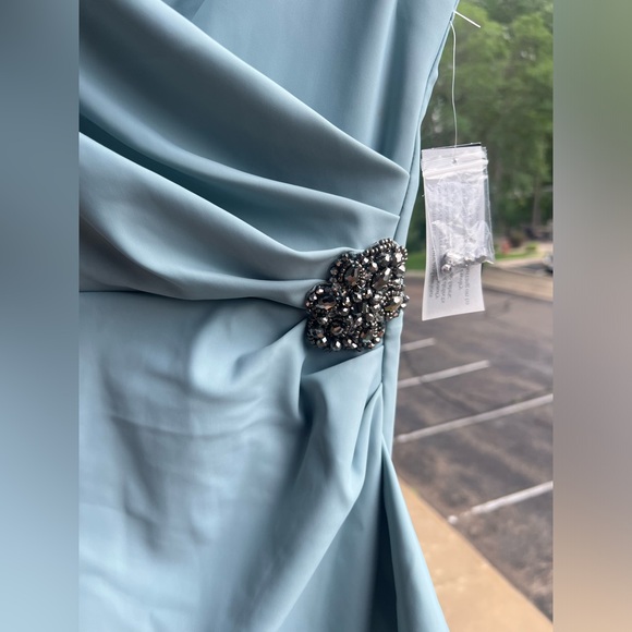 🆕 💎👗 Alex Evenings Light Blue Draped Sheath Dress with Jeweled Accent | Size 4 - Picture 9 of 16